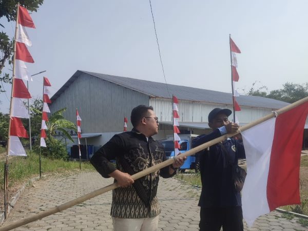 SPPG Tegal Pangkah Grobog Kulon Semarakkan HUT RI ke-81 dengan Memasang Bendera Merah Putih